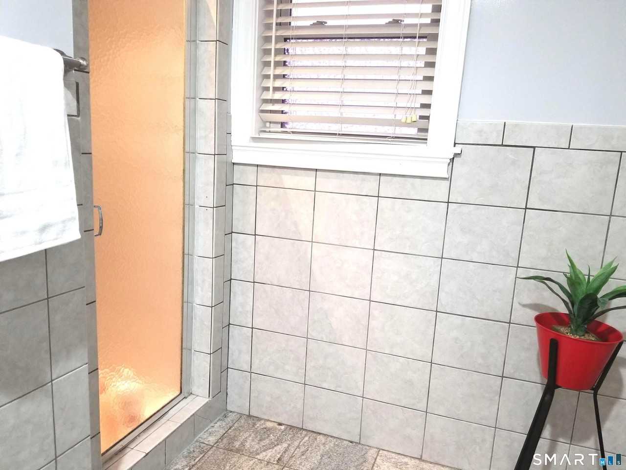 1093 Shippan Ave - Photo 5 of 38