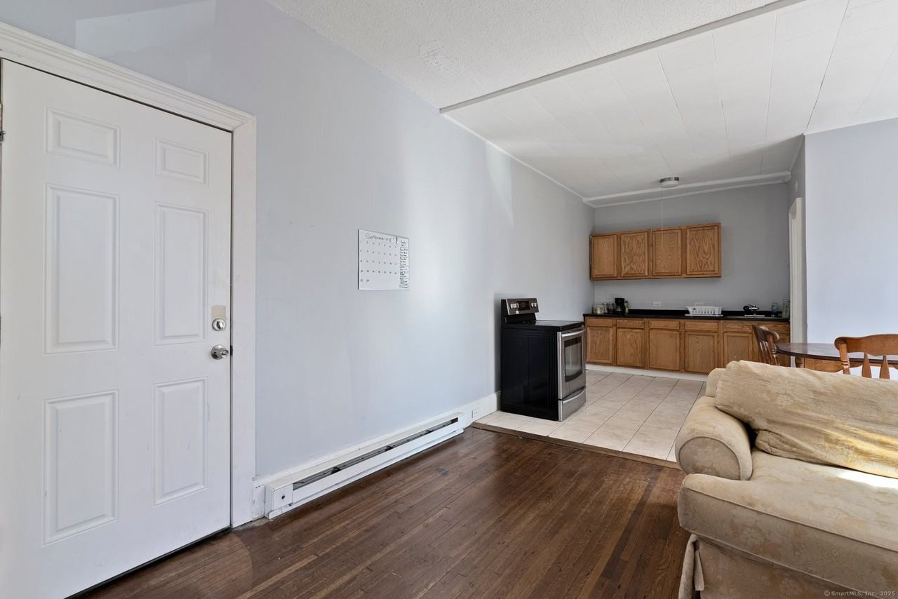 160 Prospect St #1 - Photo 5 of 13