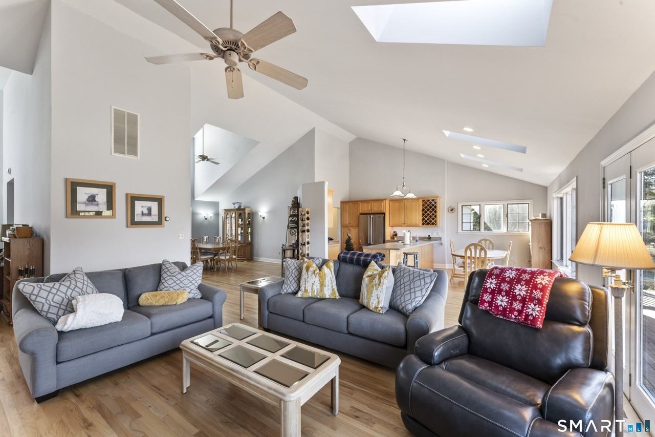 7 Lower County Rd - Photo 6 of 40