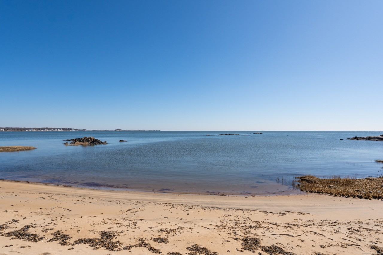 32 Bassett Ln - Photo 4 of 39