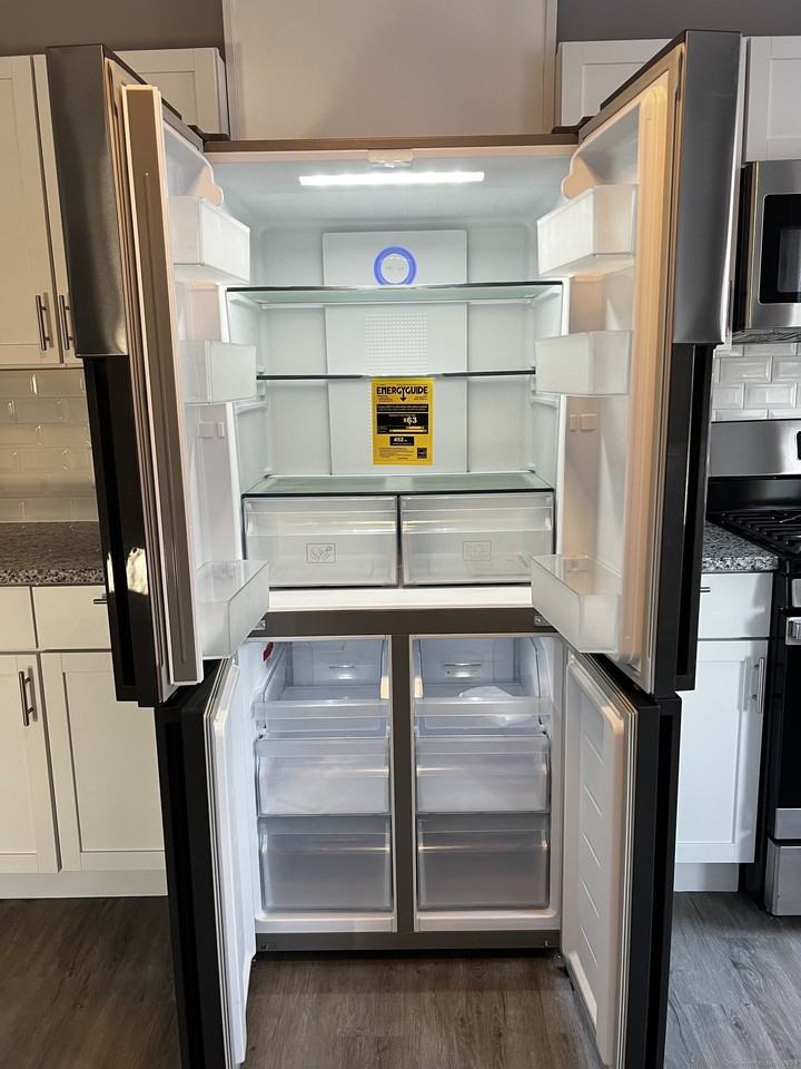 63 Churchill St - Photo 4 of 13