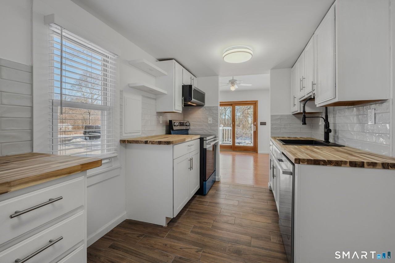 127 Spithead Rd - Photo 5 of 17