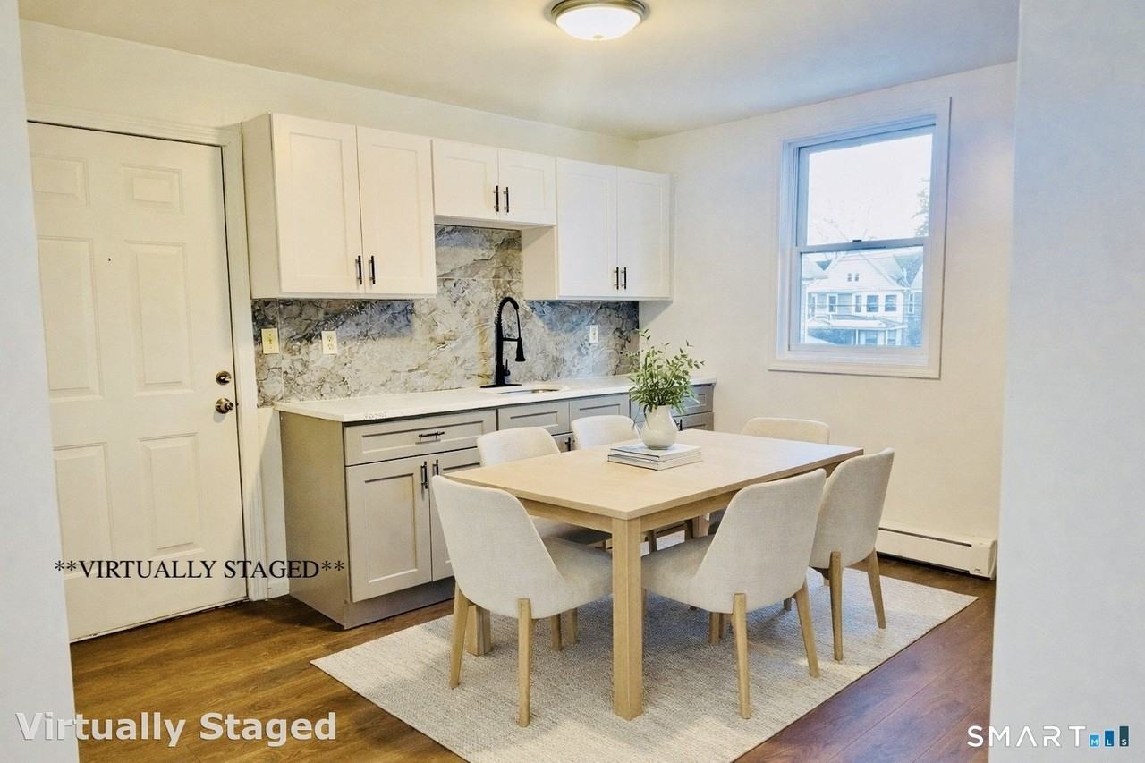 470 Wood Ave - Photo 3 of 15