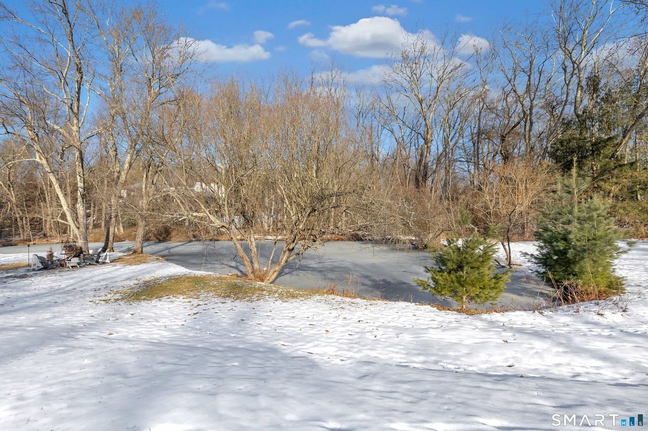 70 Cranbury Rd - Photo 5 of 39