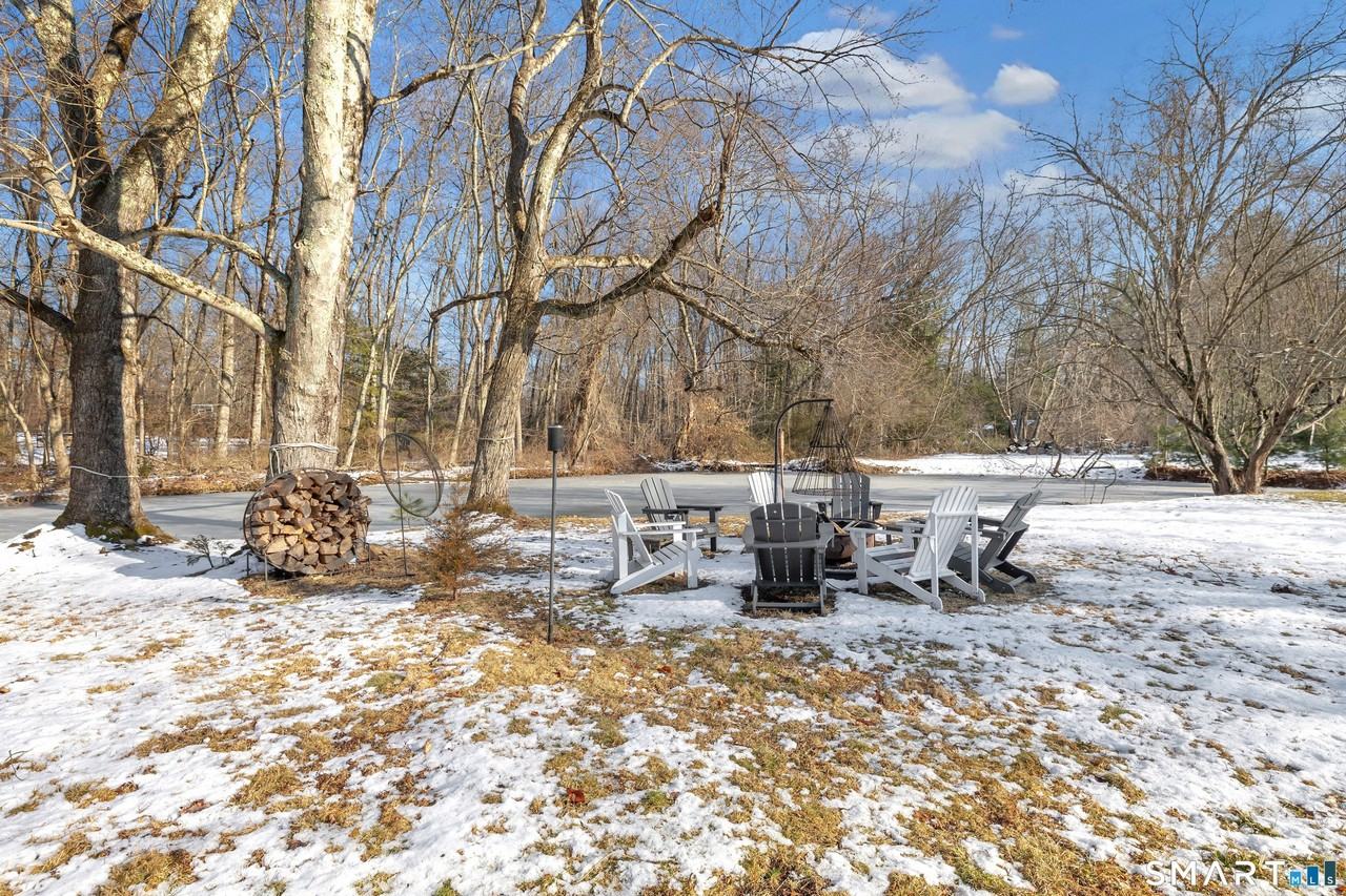 70 Cranbury Rd - Photo 6 of 39