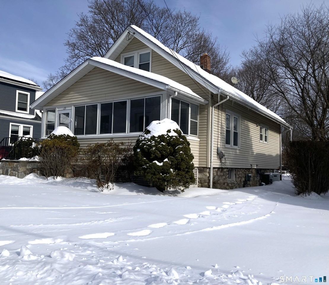 29 Sterling Pl - Photo 2 of 26