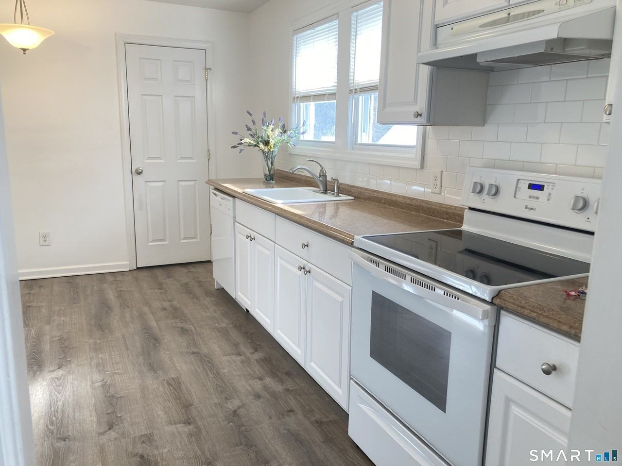 29 Sterling Pl - Photo 6 of 26