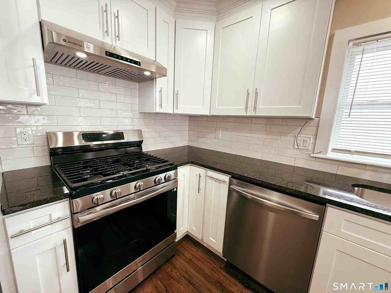 260 Robin St - Photo 2 of 15