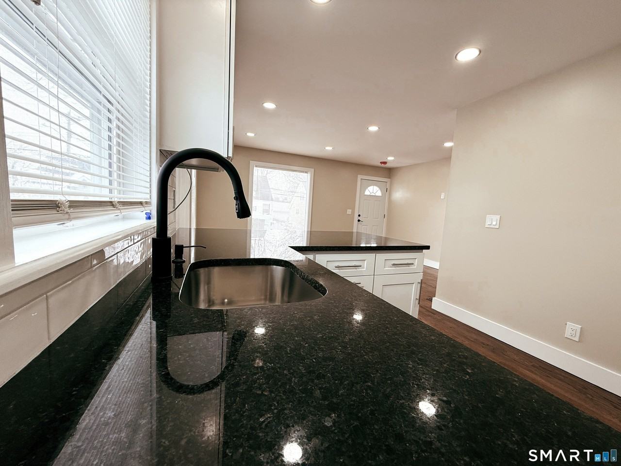 260 Robin St - Photo 3 of 15