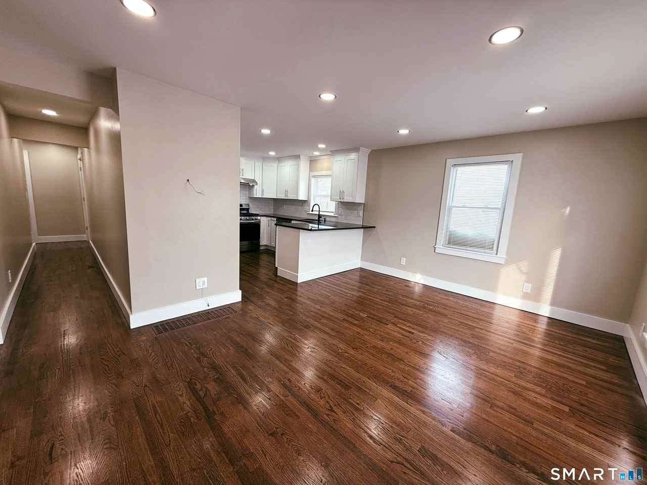 260 Robin St - Photo 4 of 15