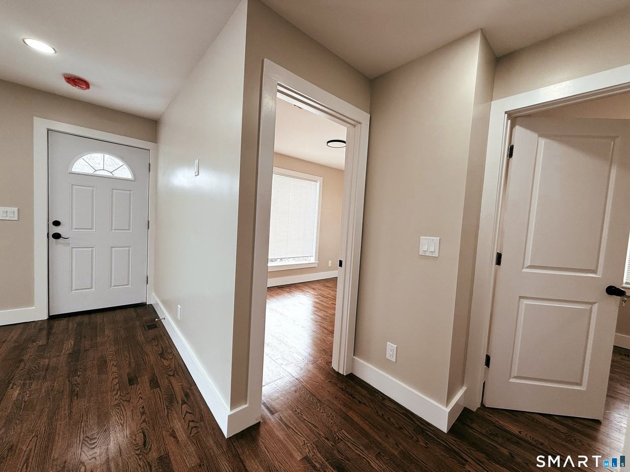 260 Robin St - Photo 5 of 15