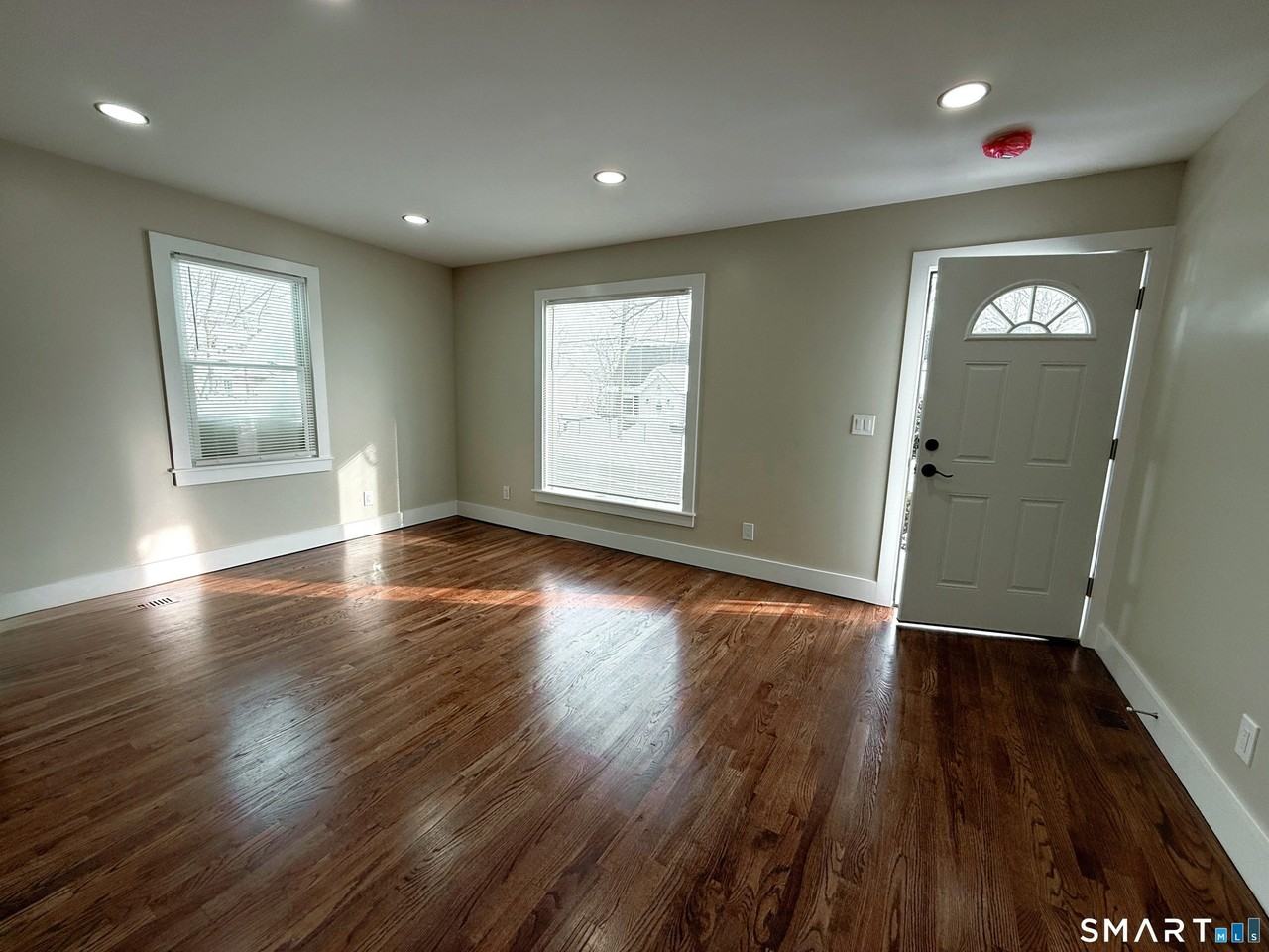 260 Robin St - Photo 6 of 15