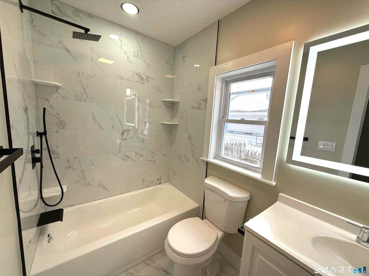 260 Robin St - Photo 7 of 15