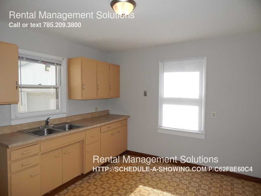 1238 NE Monroe St - Photo 3 of 8