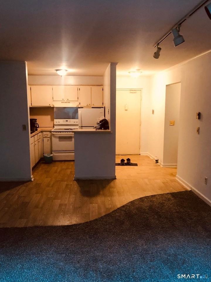 25 Donna Dr Unit B5 #B5 - Photo 4 of 11