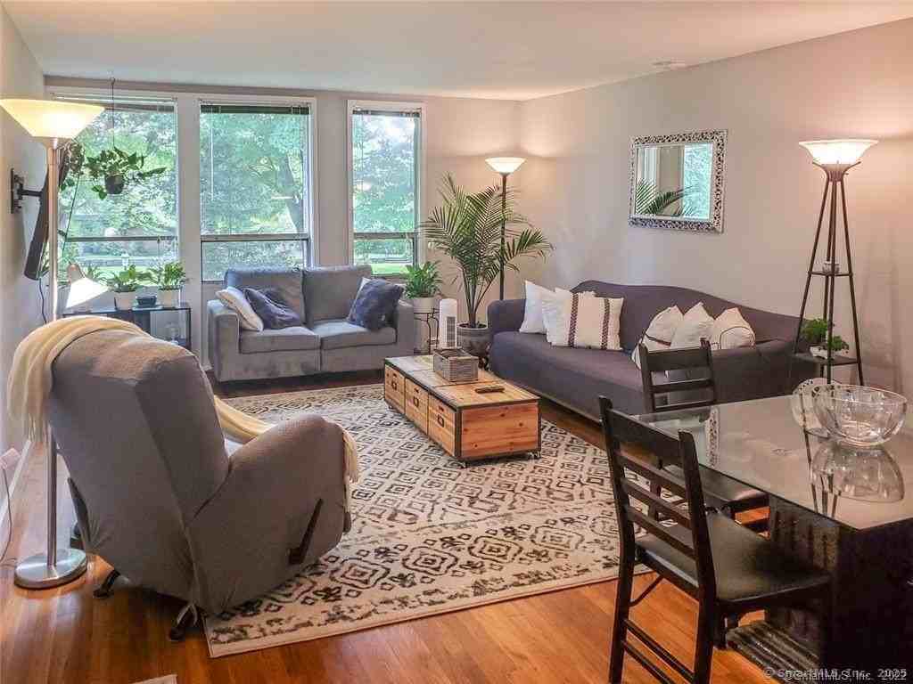 160 Fairfield Woods Rd Apt 46 #46 - Photo 2 of 14