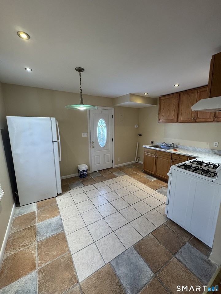 117 Dupont Pl Unit 119 #119 - Photo 3 of 11