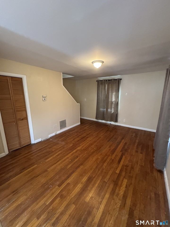 117 Dupont Pl Unit 119 #119 - Photo 4 of 11