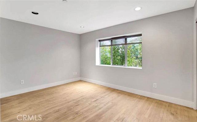 6396 Weidlake Dr - Photo 3 of 8