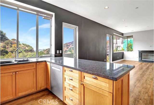 6396 Weidlake Dr - Photo 4 of 8