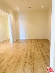 345 S Reeves Dr #301 - Photo 3 of 8