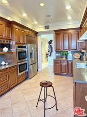 345 S Reeves Dr #301 - Photo 5 of 8