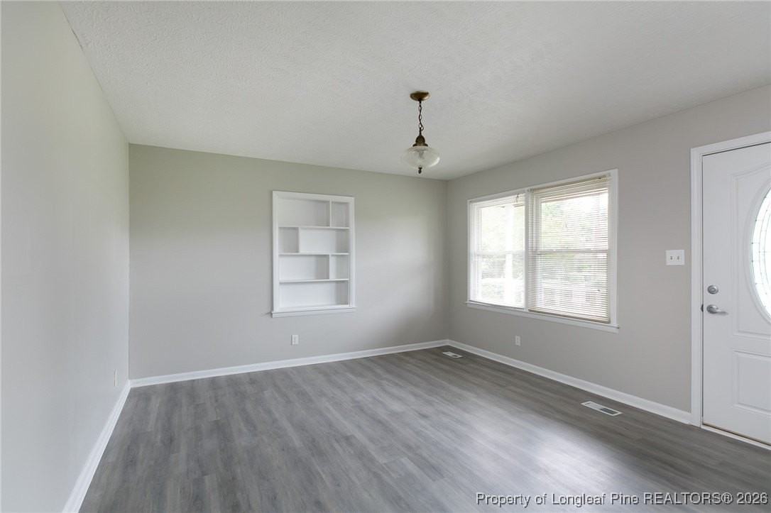 304 Longhorn Dr - Photo 4 of 20