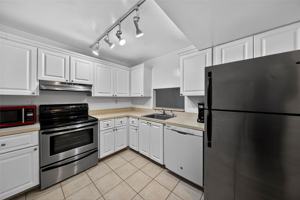 featured image of 711 N Pine Island Rd