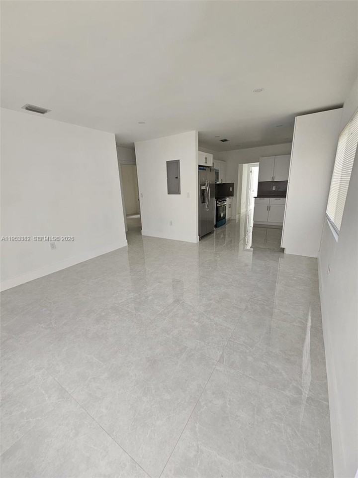 2488 Sw 6th Ct - Photo 2 of 8