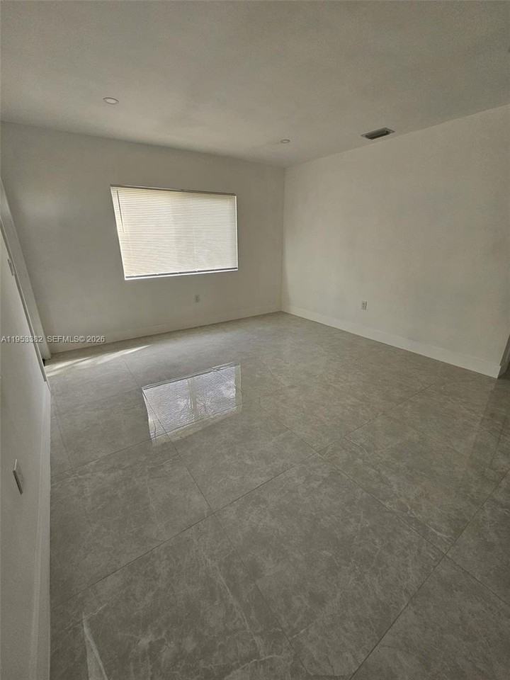 2488 Sw 6th Ct - Photo 3 of 8