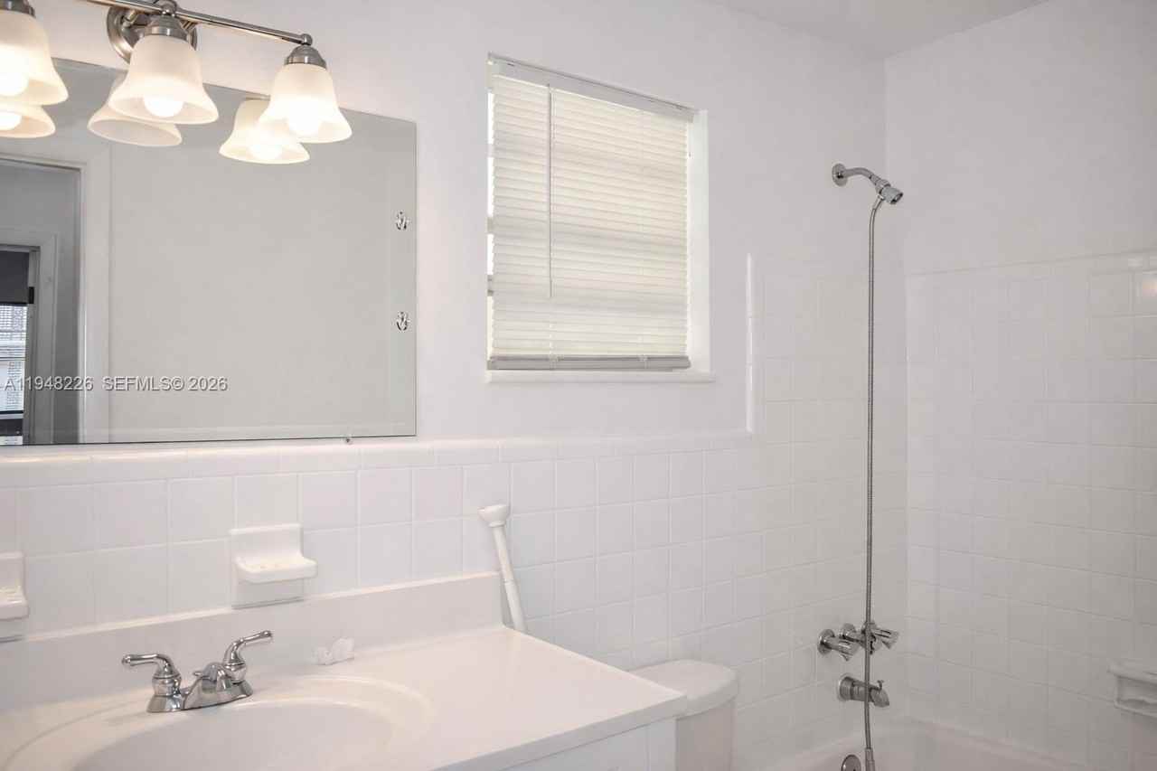 5300 Hollywood Blvd #7 - Photo 6 of 8