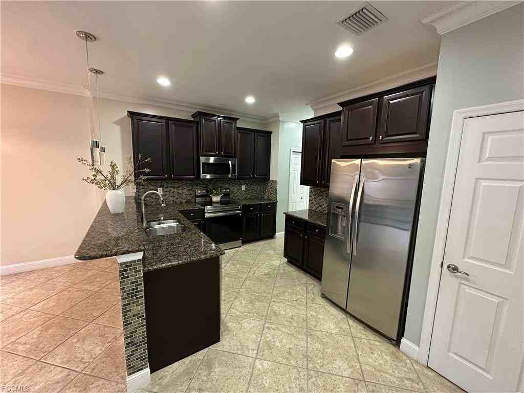 15282 Summit Place Cir #176 - Photo 5 of 8