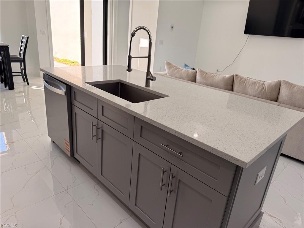 941 Columbus Blvd S - Photo 4 of 8