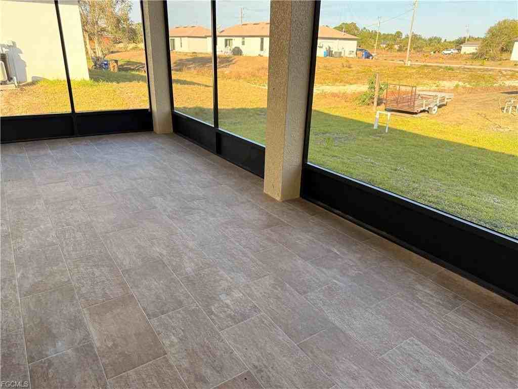 941 Columbus Blvd S - Photo 7 of 8