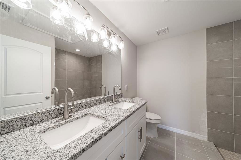 2122 Nw 9th Ave - Photo 4 of 8