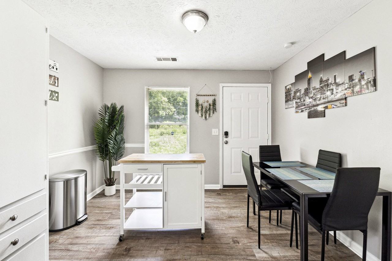 Ashton Ct - Photo 2 of 10