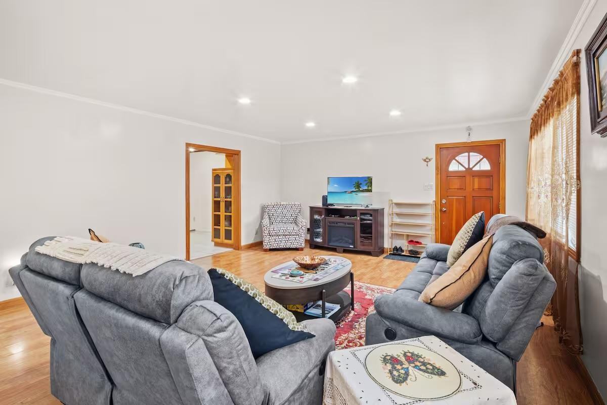 E 184th St - Photo 4 of 17