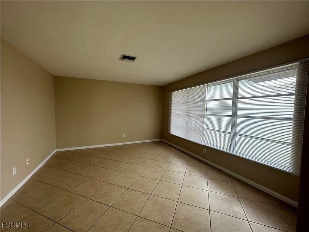 1304 Se 31st Ter - Photo 3 of 9