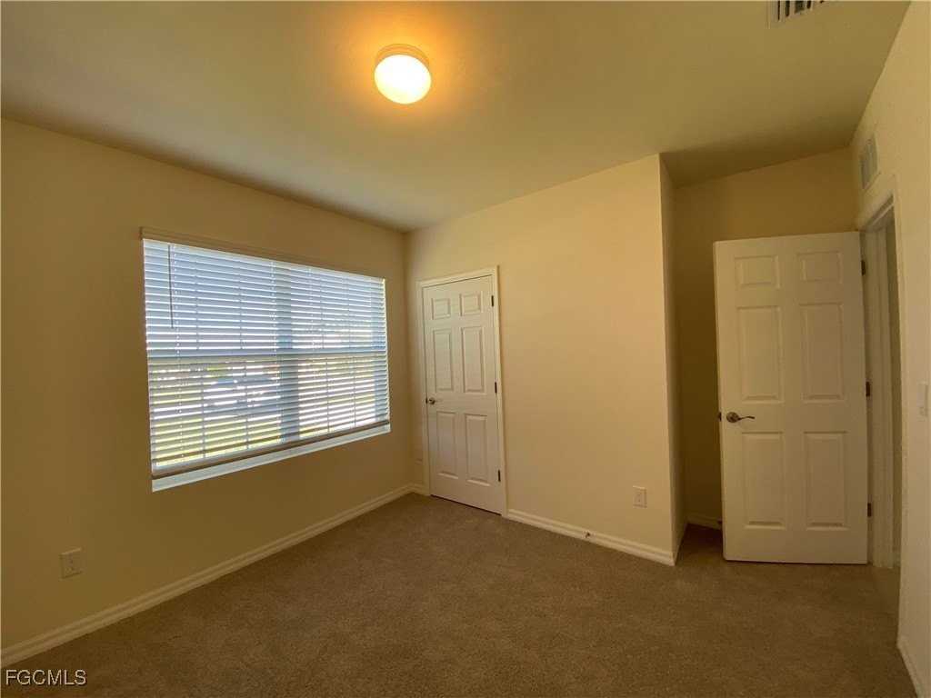 1913 Nw 24th Pl - Photo 7 of 19