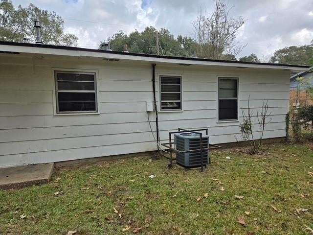 704 Raines Dr - Photo 2 of 14