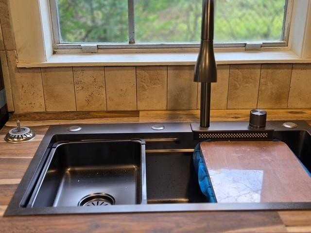 233 Grant Cir - Photo 3 of 7