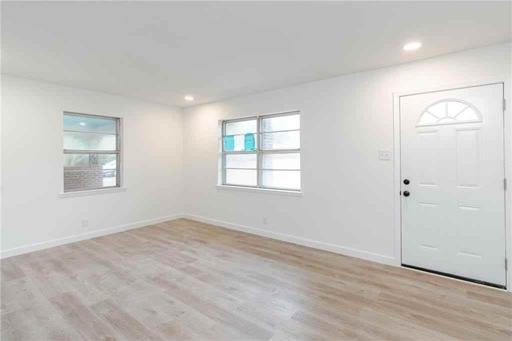 7979 Domain St - Photo 5 of 25