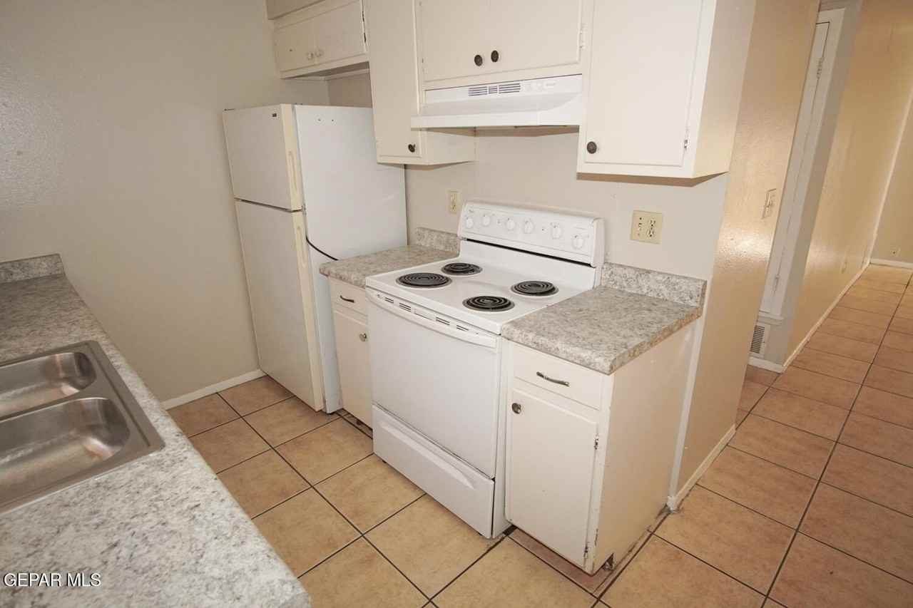 5233 Carousel Dr Apt 3 #3 - Photo 3 of 13