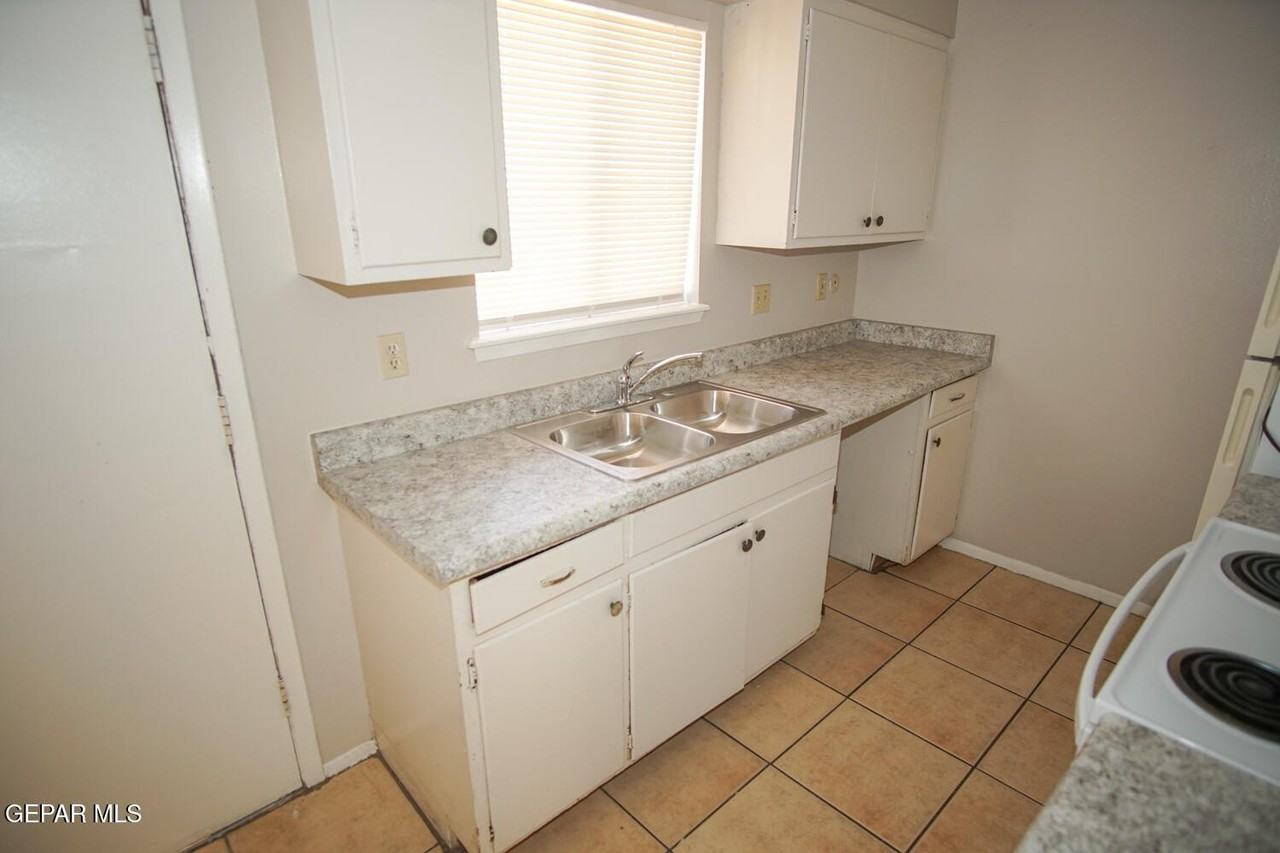 5233 Carousel Dr Apt 3 #3 - Photo 4 of 13