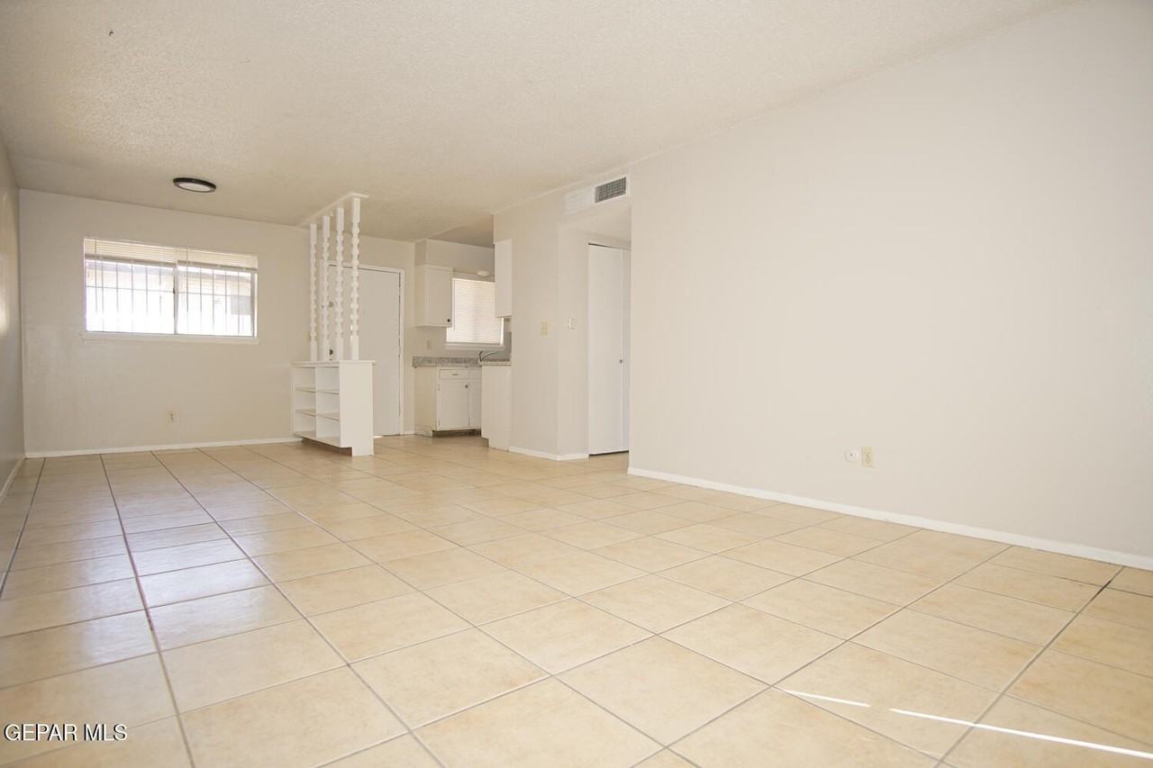5233 Carousel Dr Apt 3 #3 - Photo 6 of 13