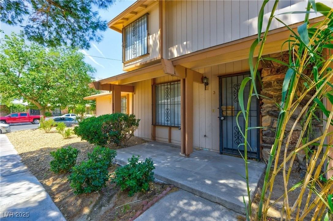 1372 Lorilyn Ave #3 - Photo 3 of 26