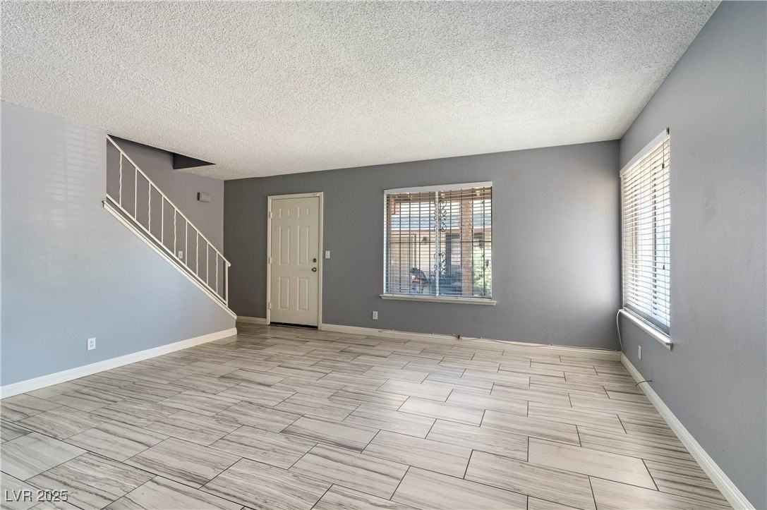 1372 Lorilyn Ave #3 - Photo 7 of 26