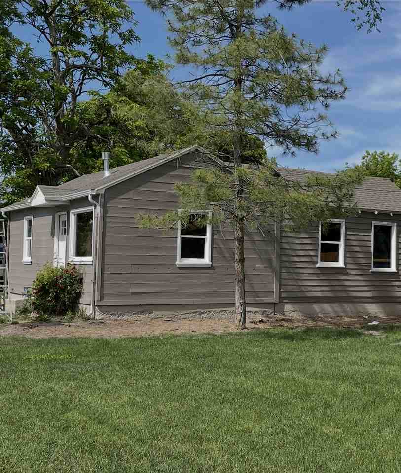 2925 S Adams St - Photo 4 of 21