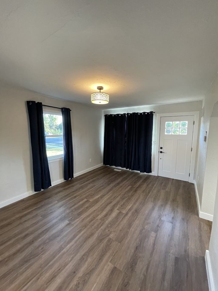 2925 S Adams St - Photo 6 of 21