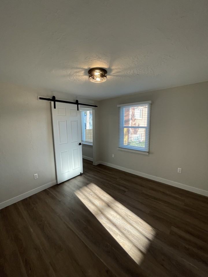 2925 S Adams St - Photo 7 of 21